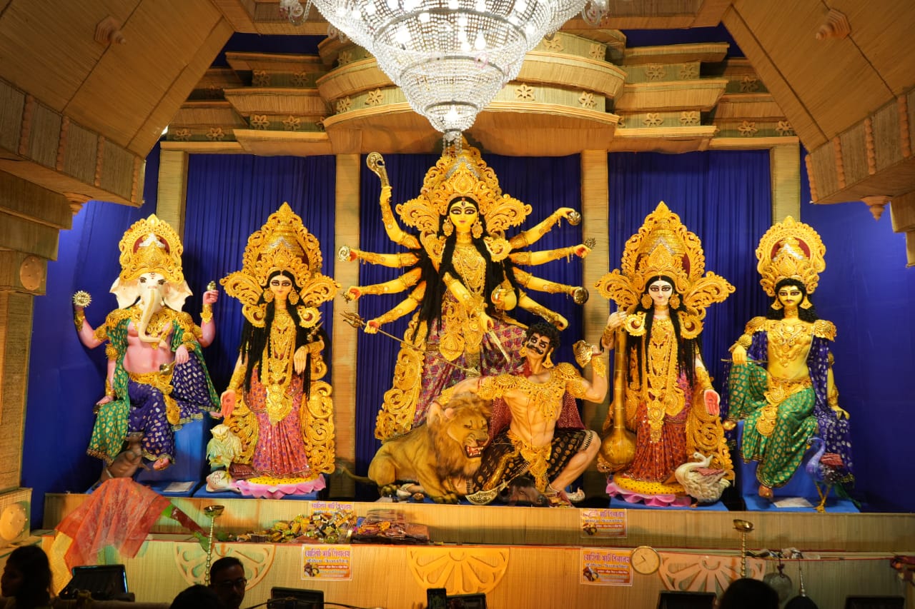 প্রতিমা গড়া ও সুসজ্জিত আলো ২